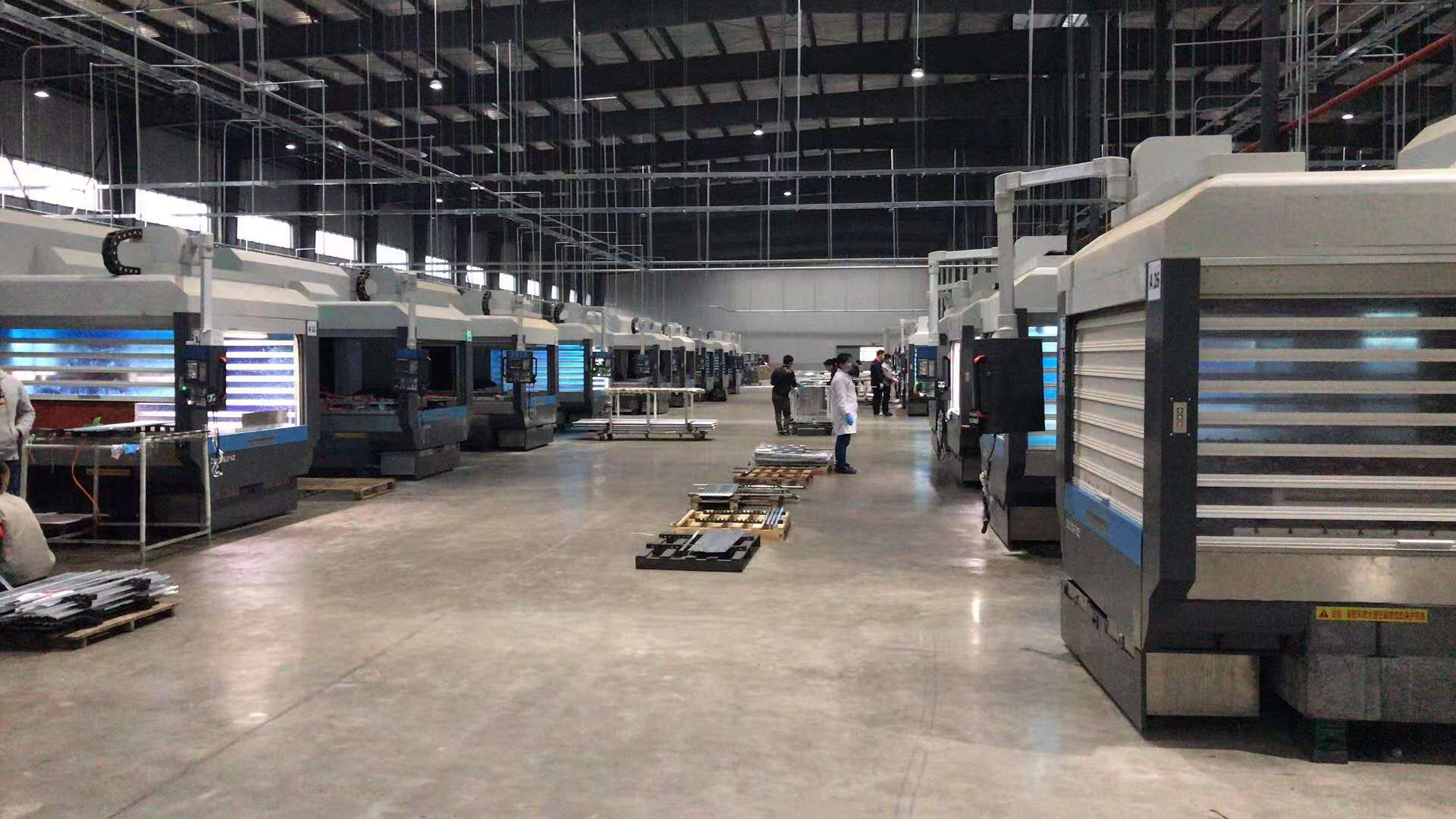 深圳精雕/大型非標精雕機出貨50臺，售后人員已調(diào)試到位，客戶已經(jīng)順利生產(chǎn)了。